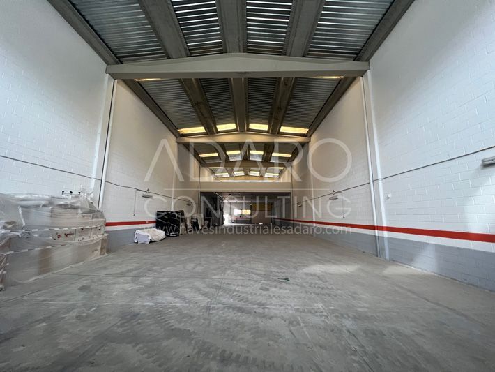Nave industrial en venta en Torrejón de Ardoz de 831 m²