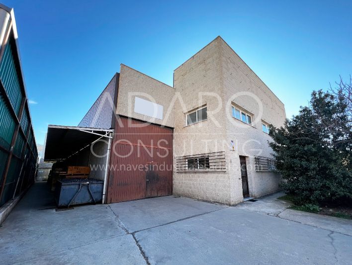 Nave industrial en venta en Torres de la Alameda de 730 m²