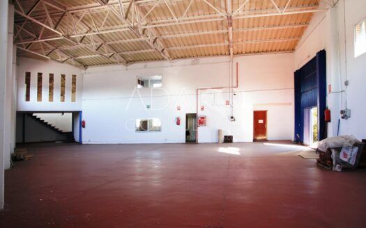 Nave industrial en alquiler en Fuenlabrada de 1.100 m²