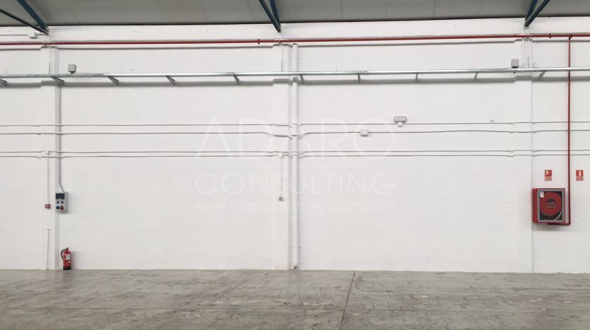 Nave industrial en alquiler en San Fernando de Henares de 2.113 m²