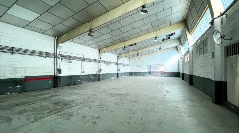 Nave industrial en venta en San Fernando de Henares de 794 m²