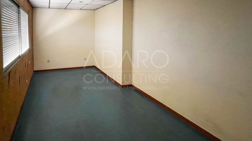 Nave industrial en venta en San Fernando de Henares de 794 m²