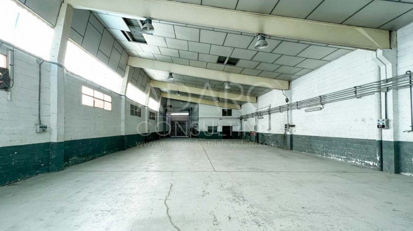 Nave industrial en venta en San Fernando de Henares de 794 m²