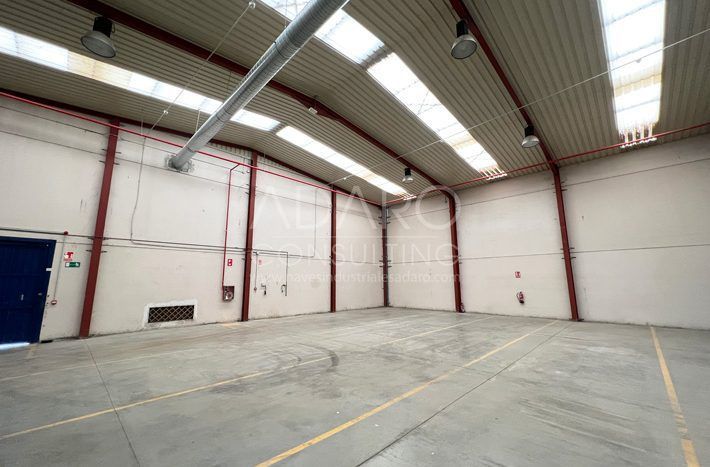Nave industrial en alquiler en loeches de 3909 m2