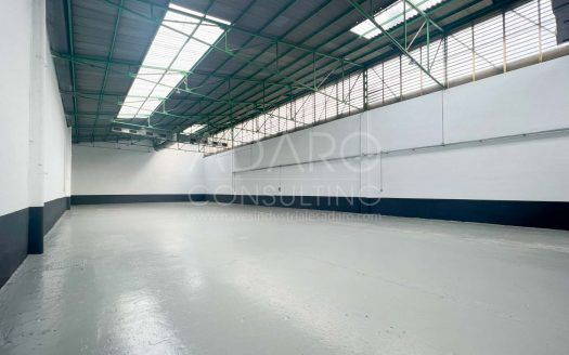 Nave industrial en alquiler en Alcorcón de 860 m²