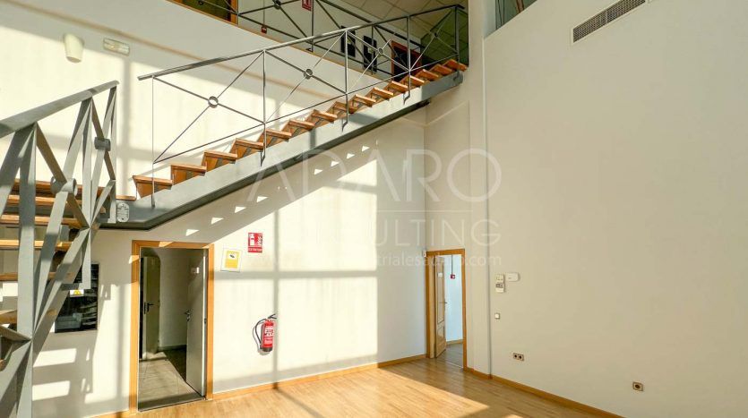 Nave industrial en alquiler en Alcalá de Henares de 1.216 m²