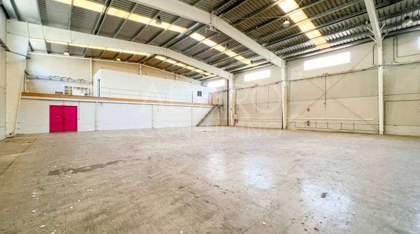 Nave industrial en alquiler en Alcalá de Henares de 1.216 m²
