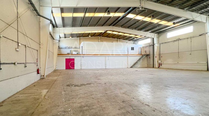 Nave industrial en alquiler en Alcalá de Henares de 1.216 m²