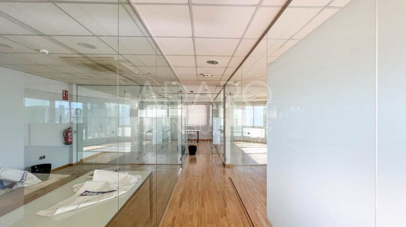 Nave industrial en alquiler en Alcalá de Henares de 1.216 m²