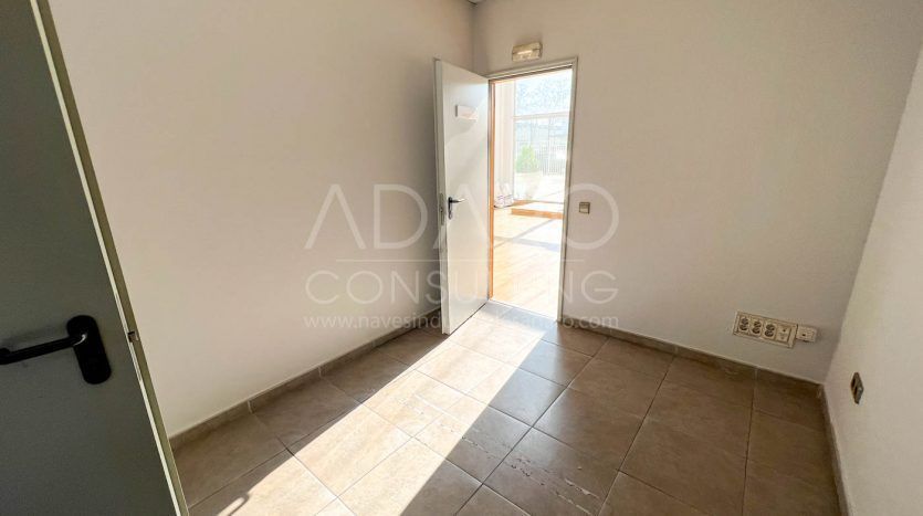 Nave industrial en alquiler en Alcalá de Henares de 1.216 m²