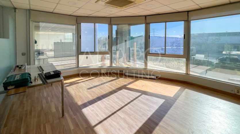 Nave industrial en alquiler en Alcalá de Henares de 1.216 m²
