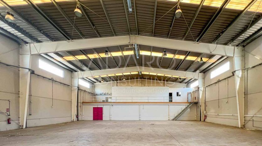 Nave industrial en alquiler en Alcalá de Henares de 1.216 m²