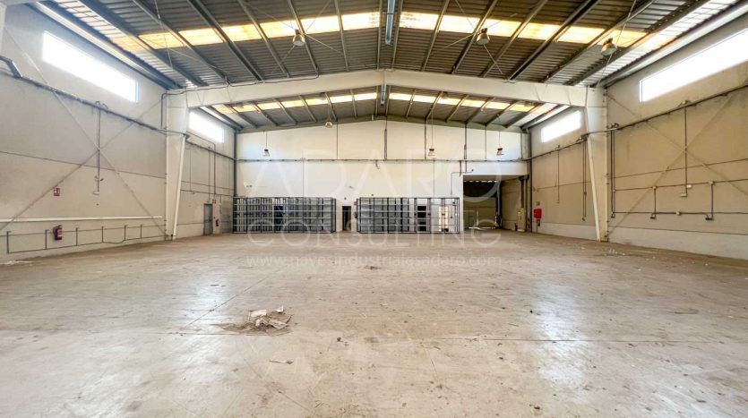 Nave industrial en alquiler en Alcalá de Henares de 1.216 m²