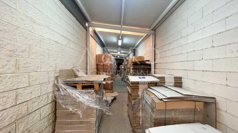 Nave industrial en venta en Torres de la Alameda de 1.340 m²