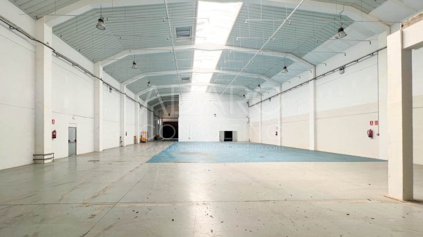 Nave industrial en alquiler en Loeches de 1.350 m²