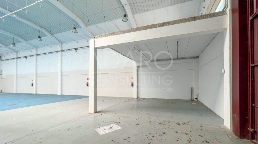 Nave industrial en alquiler en Loeches de 1.350 m²