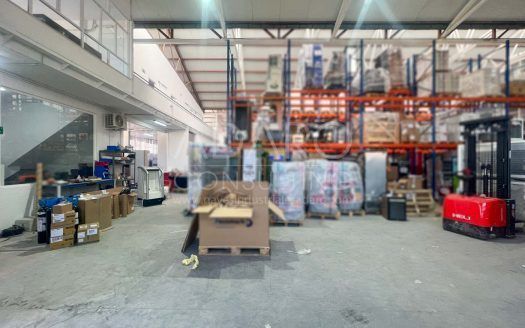 Nave industrial en venta en Madrid de 1.936 m²