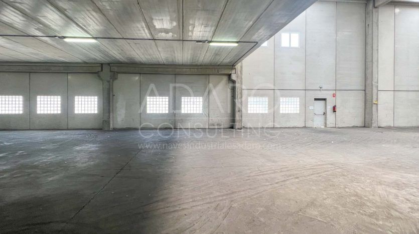 Nave industrial en venta en Azuqueca de Henares de 2.950 m²