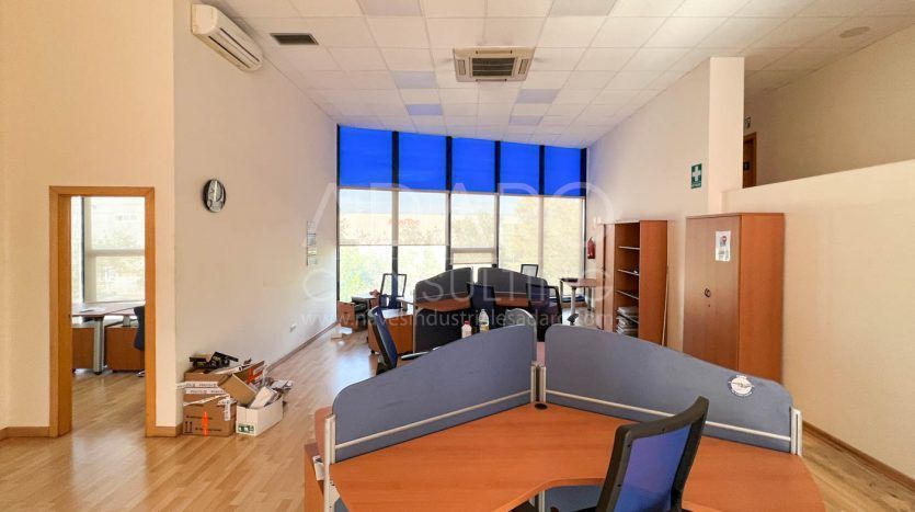 Nave industrial en alquiler en Alcalá de Henares de 935 m²