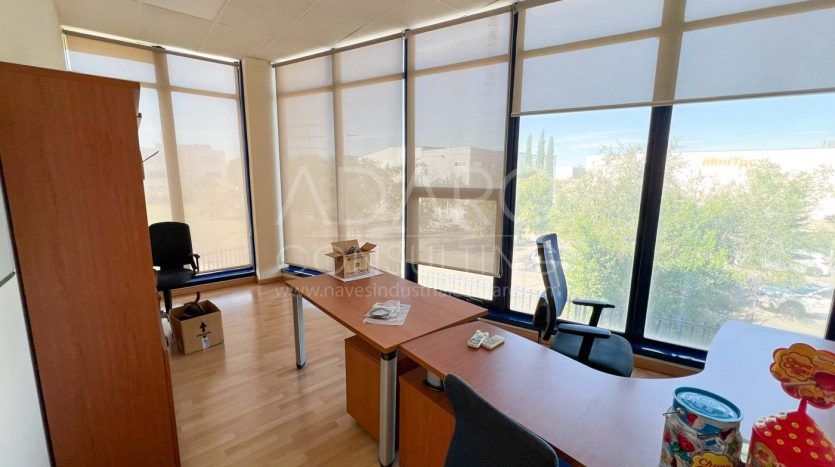 Nave industrial en alquiler en Alcalá de Henares de 935 m²