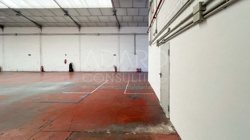 Nave industrial en alquiler en San Fernando de Henares de 890 m²
