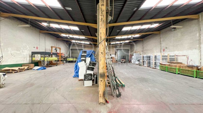 Nave industrial en venta en Rivas Vaciamadrid de 612 m²