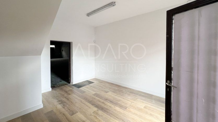 Nave industrial en venta en San Fernando de Henares de 414 m²