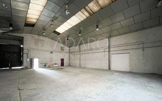 Nave industrial en venta en San Fernando de Henares de 414 m²