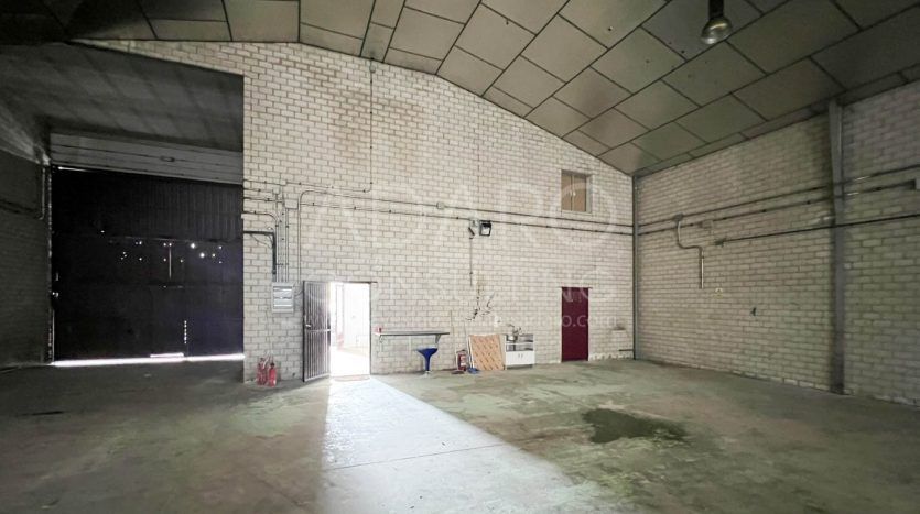 Nave industrial en venta en San Fernando de Henares de 414 m²