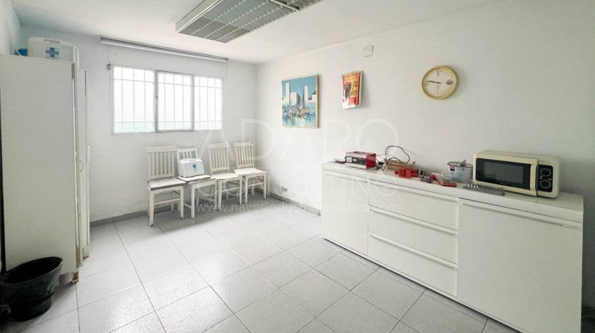 Nave industrial en venta en San Fernando de Henares de 842 m²