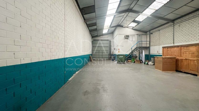 Nave industrial en venta en San Fernando de Henares de 842 m²