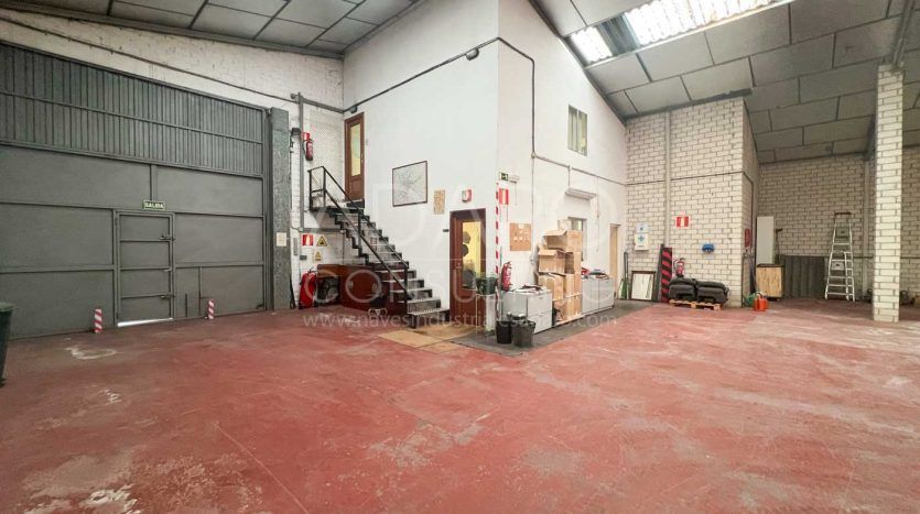 Nave industrial en venta en San Fernando de Henares de 842 m²