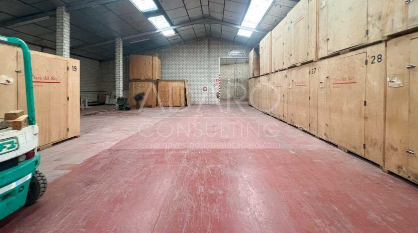 Nave industrial en venta en San Fernando de Henares de 842 m²