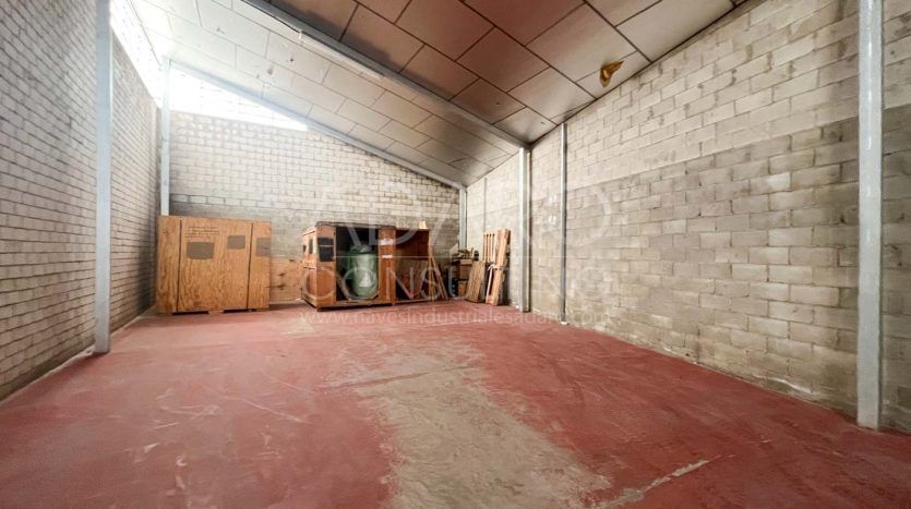 Nave industrial en venta en San Fernando de Henares de 842 m²
