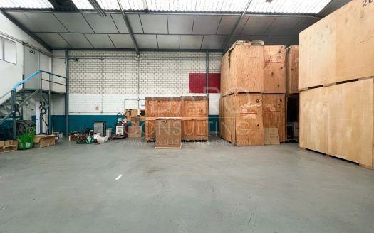 Nave industrial en venta en San Fernando de Henares de 842 m²