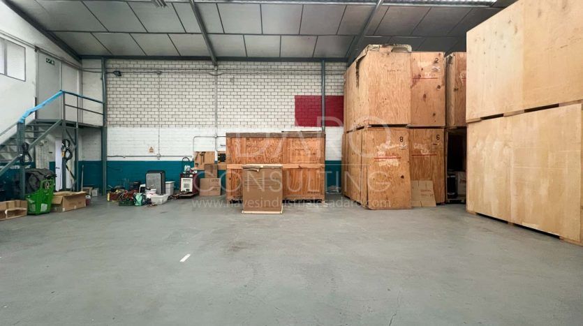 Nave industrial en venta en San Fernando de Henares de 842 m²