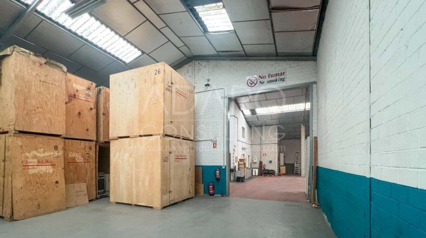 Nave industrial en venta en San Fernando de Henares de 842 m²