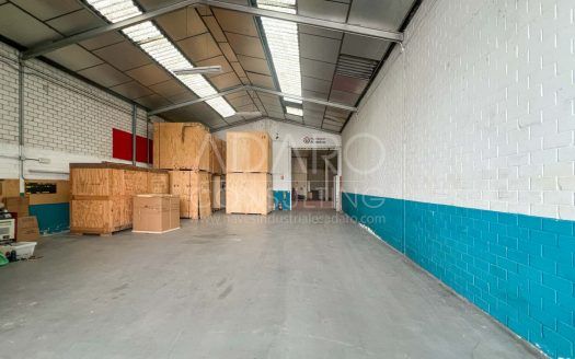 Nave industrial en venta en San Fernando de Henares de 842 m²