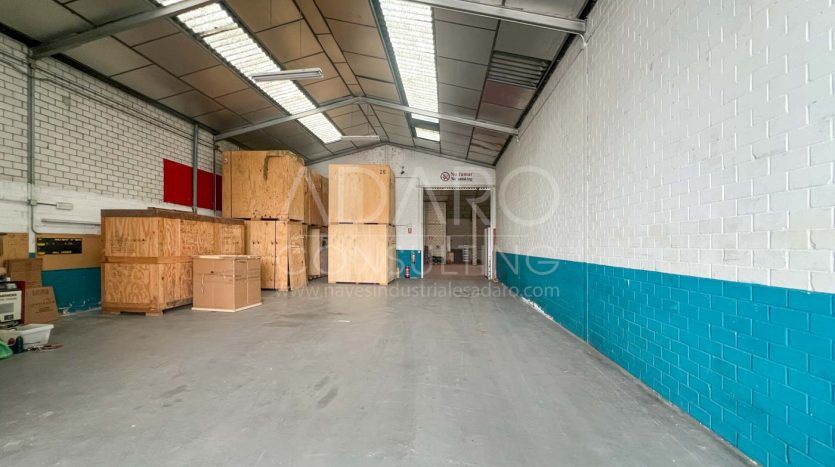 Nave industrial en venta en San Fernando de Henares de 842 m²
