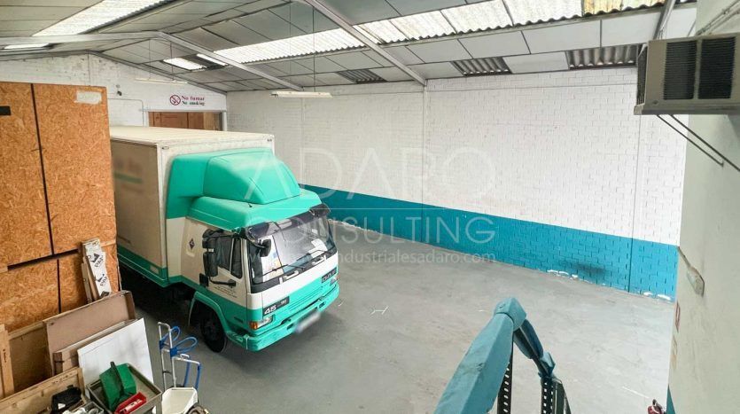 Nave industrial en venta en San Fernando de Henares de 842 m²