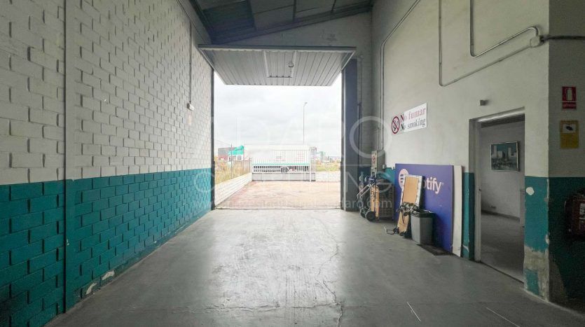 Nave industrial en venta en San Fernando de Henares de 842 m²