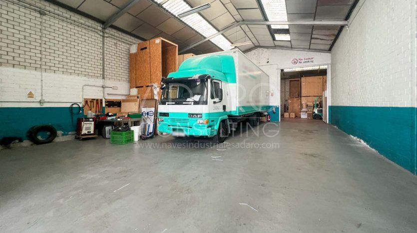 Nave industrial en venta en San Fernando de Henares de 842 m²