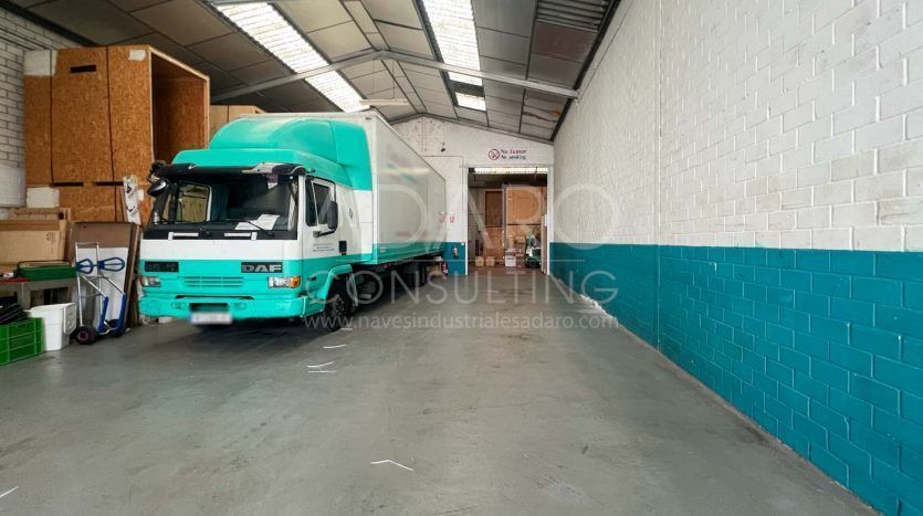 Nave industrial en venta en San Fernando de Henares de 842 m²