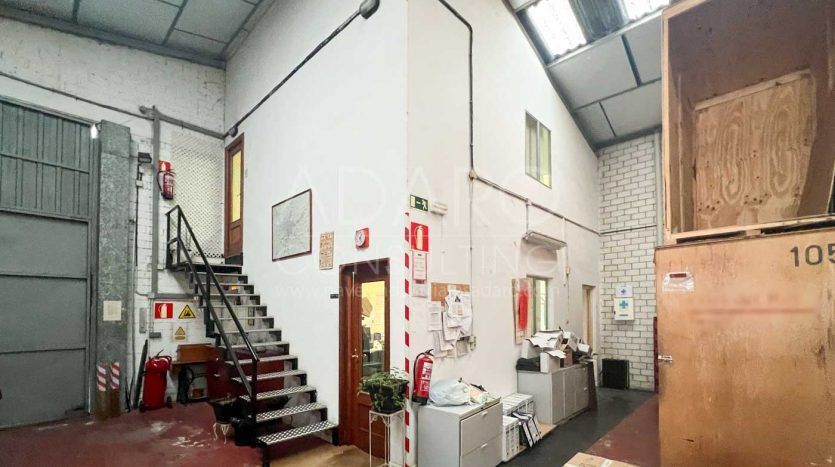 Nave industrial en venta en San Fernando de Henares de 842 m²