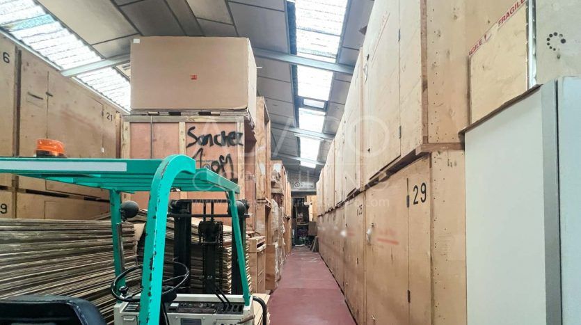 Nave industrial en venta en San Fernando de Henares de 842 m²