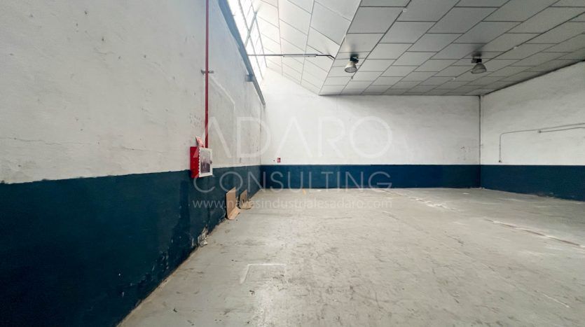 Nave industrial en venta en San Fernando de Henares de 662 m²
