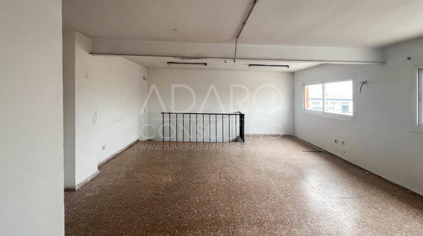 Nave industrial en venta en San Fernando de Henares de 662 m²