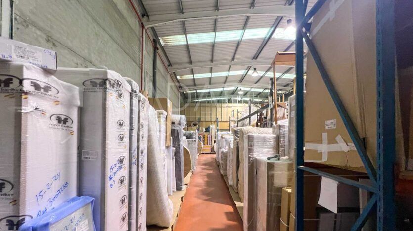 ave industrial en Camarma de Esteruelas de una superficie total construida de 700 m²