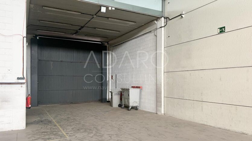 nave industrial en venta se encuentra en la zona de Villaverde, en Madrid. Con una superficie total de 386 m²