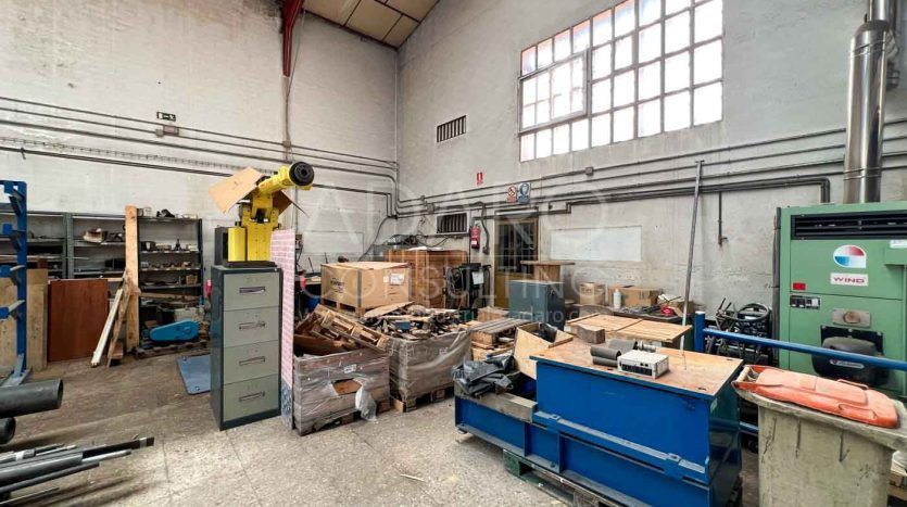 Nave industrial en venta en Torrejón de Ardoz de 779 m²